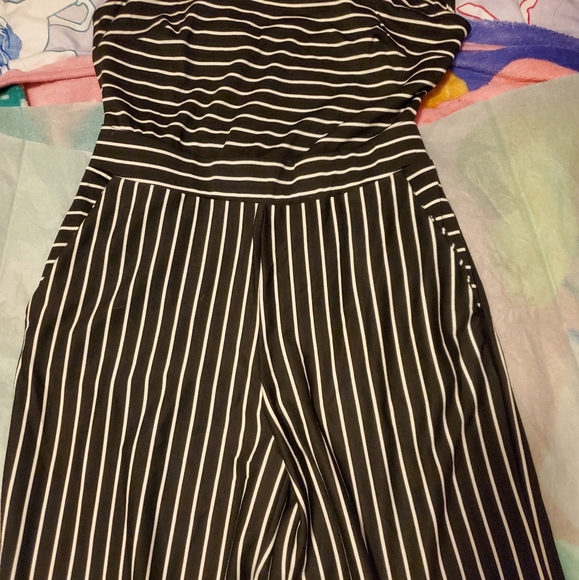 NY&Co black and white striped jumpsuit - Size Med - Picture 5 of 10
